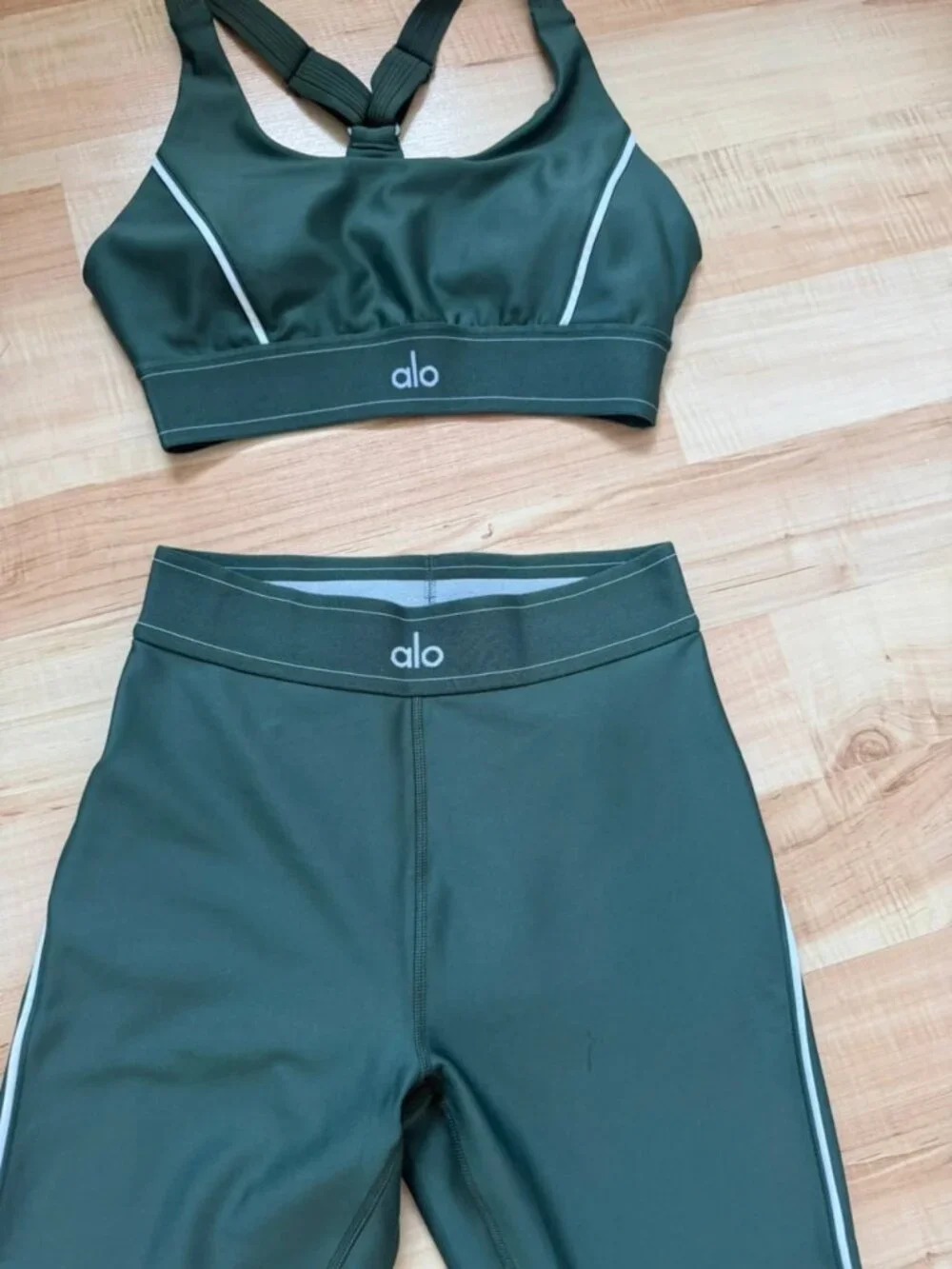 Alo Yoga Dark Green 2-Piece Activewear Set Size M